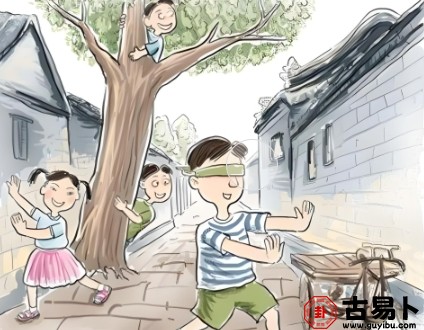 梦见躲猫猫，这一梦境看似充满趣味，却蕴含着复杂的象征意义。