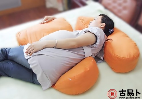 梦见自己怀孕好不好？周公解梦揭示不同人群梦境预兆！